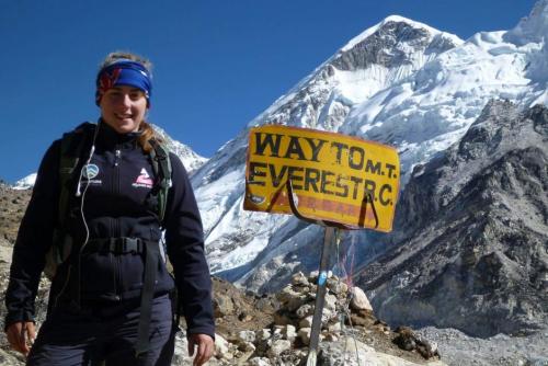 Alyssa Azar Jadi Orang Termuda Australia yang Mencapai Puncak Gunung Everest