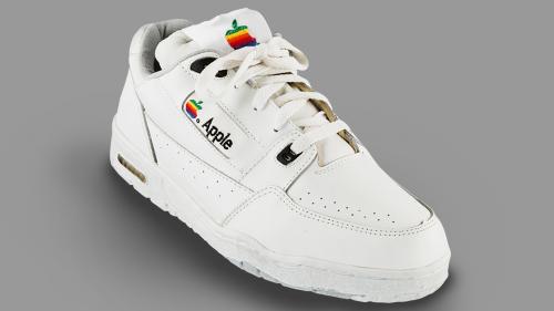 Sneakers Apple Dilelang Rp 400 juta