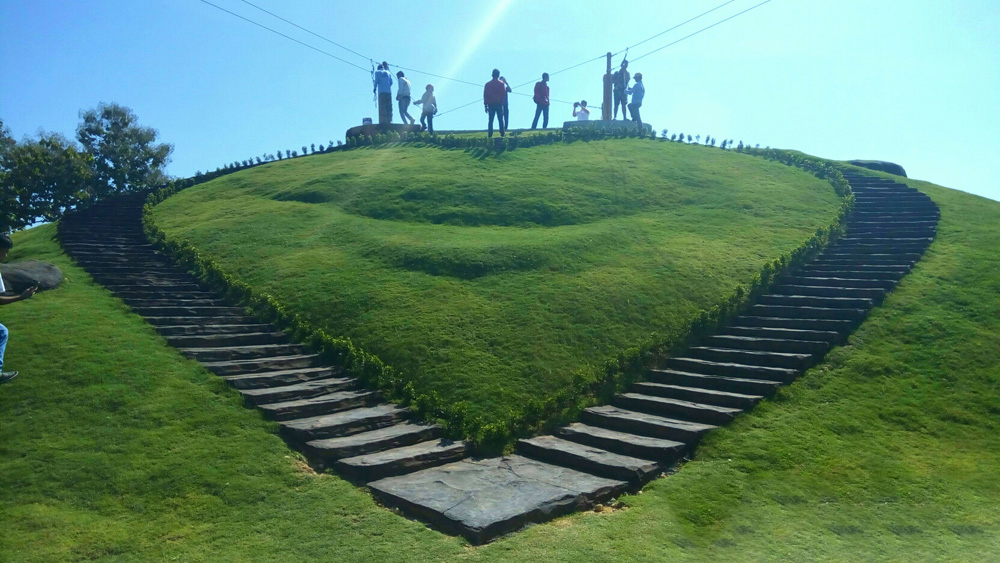 Bukit Cinta, Destinasi Selain Pantai di Pulau Madura