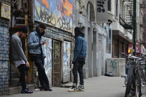 Bagaimana Cara Memakai Jaket Denim yang Benar?