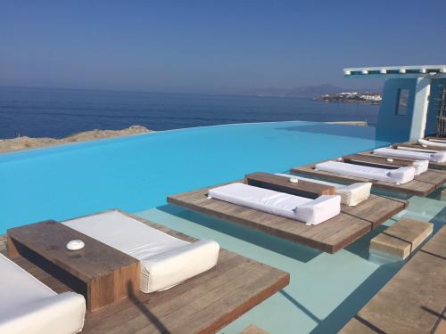 4 Hotel dengan Kolam Renang Terbaik di Dunia