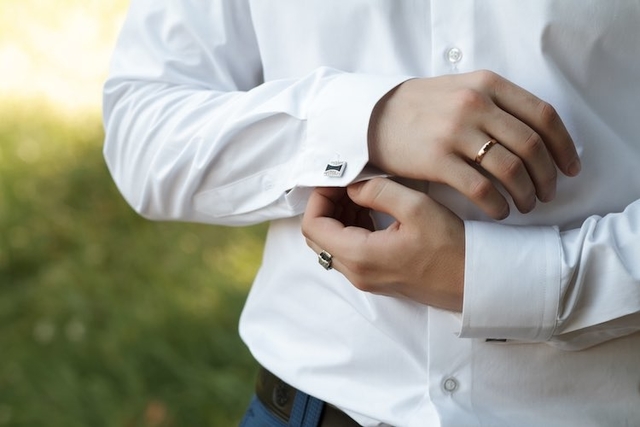 Biar Makin Kece, Kenali Cara Tepat Pake Cufflink di Sini!