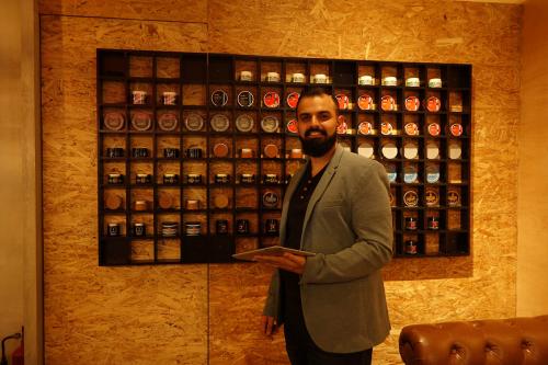 Menjadi Raja dalam Sehari di Marco&#039;s Chop Shop