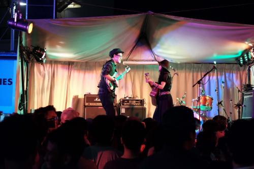 Endah N&#039; Rhesa Tebar Keromantisan Saat Manggung