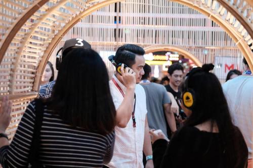 Silent Disco Di Hutan Rotan Dengan Suasana Retro