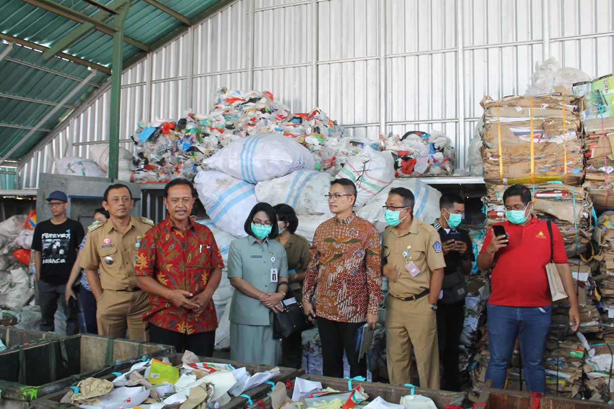 Kunjungan pemerintah setempat ke fasilitas EcoBali