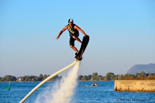 4 Tempat Terbaik Bermain Flyboarding di Indonesia