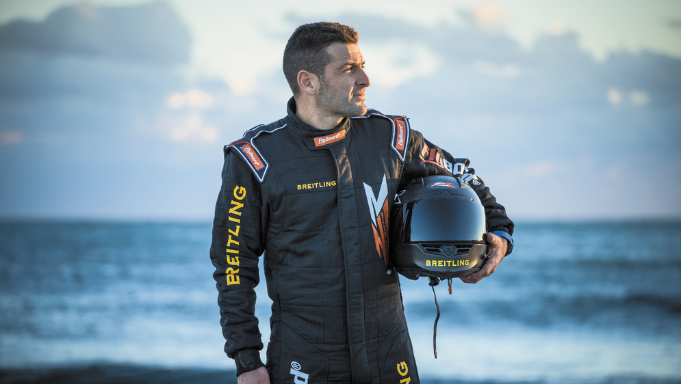 Inventor Asal Perancis Ini Buat Hoverboard Benar-Benar Terbang!