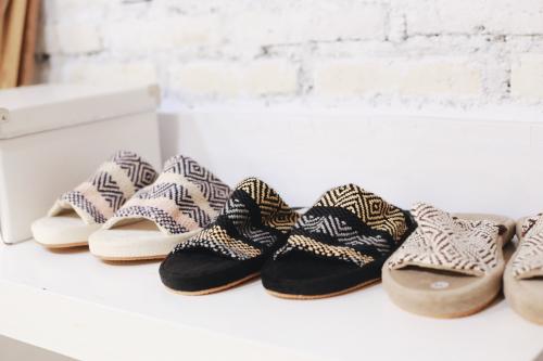 Modern Living Dengan Tenun Khas Indonesia