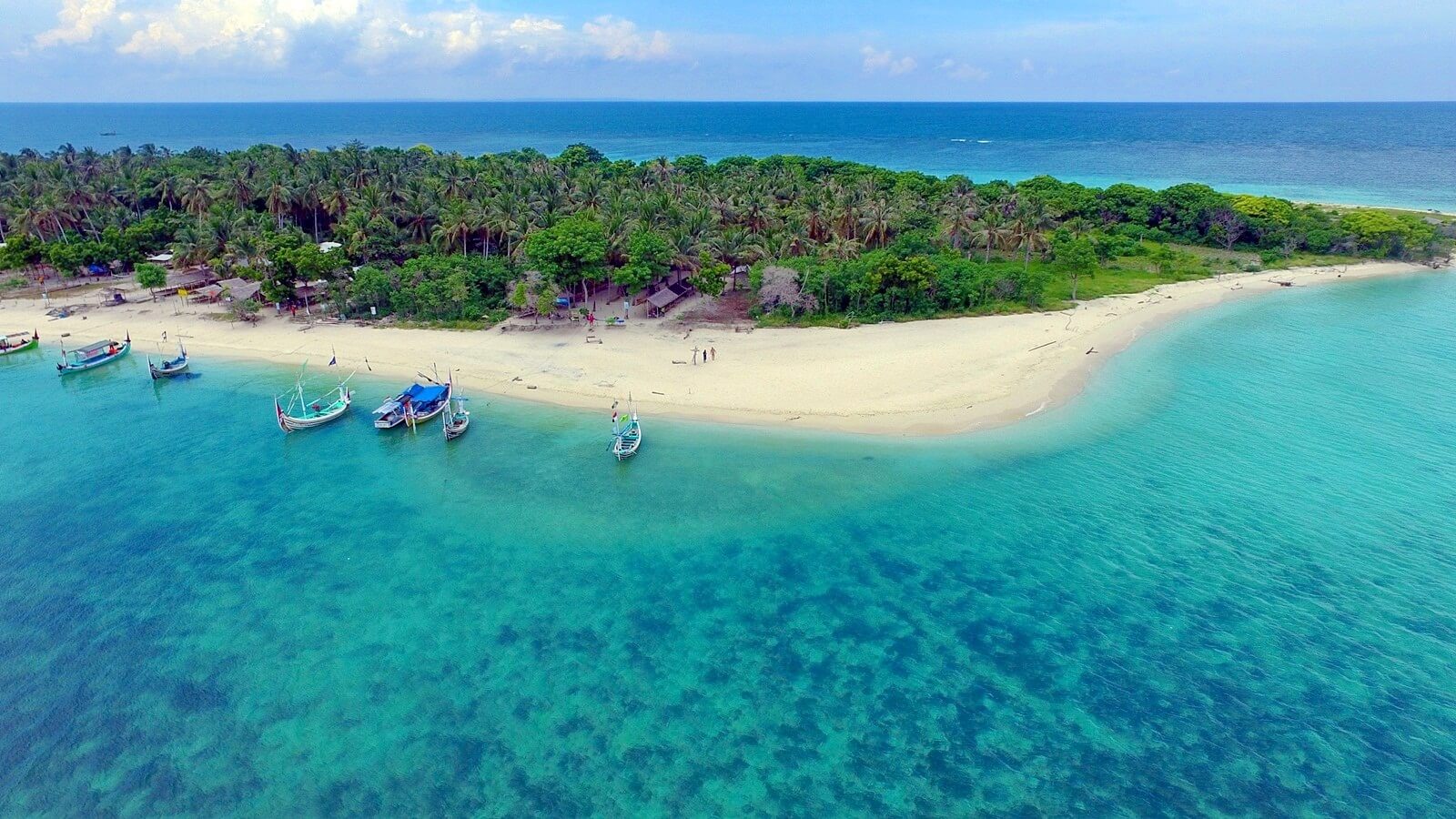 Destinasi Pulau Madura yang Wajib Lo Kunjungi untuk Wisata Akhir Tahun