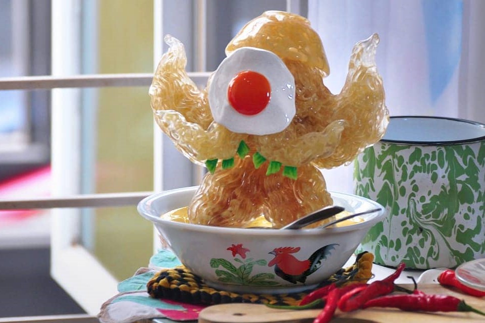 Monster Igor yang selalu tampil dengan mie instan, telor ceplok, dan mangkuk ayam