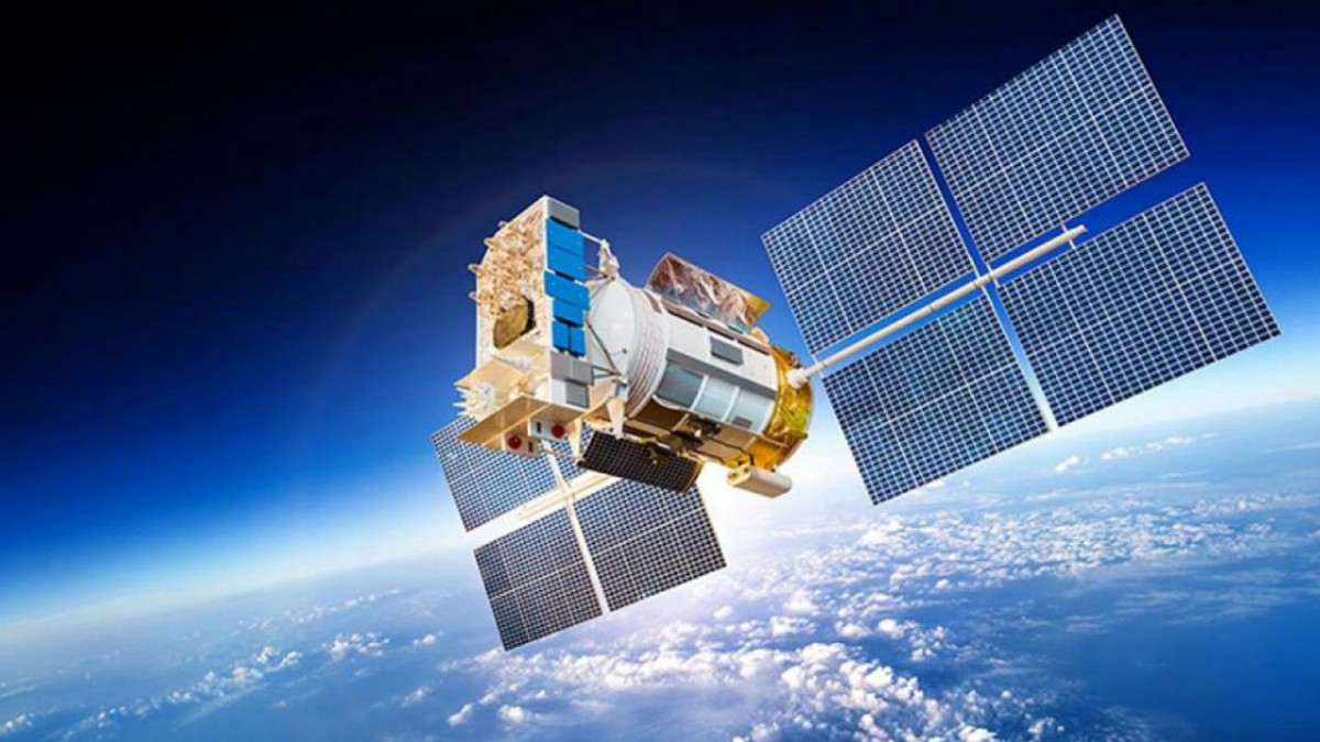 Gandeng swasta bangun satelit