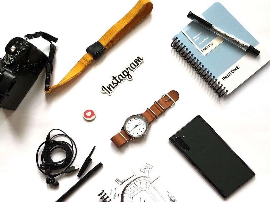 Di akun Instagram-nya, Nikko kerap membagikan hasil foto Flat Lay (credit: Instagram @NikkoIlham)