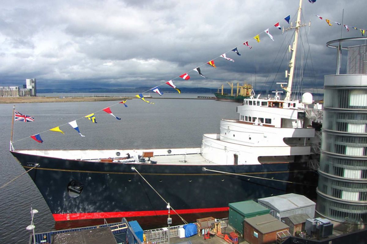 Lebih Dekat Dengan Kapal Pesiar Ratu Inggris