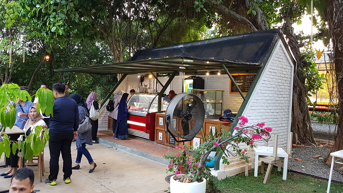 Stand Gelato yang letaknya persis di belakang area piknik.