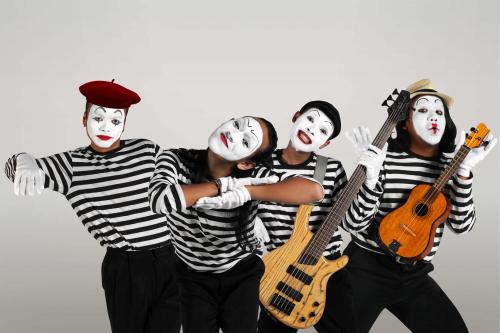 Kerontjong VOC, Kolaborasi Musik Keroncong Kontemporer dengan Seni Pantomim