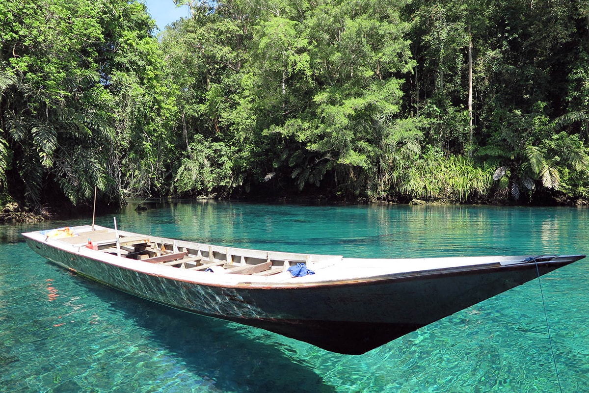 4 Danau Keren di Indonesia yang Bisa Lo Jadikan Destinasi Wisata