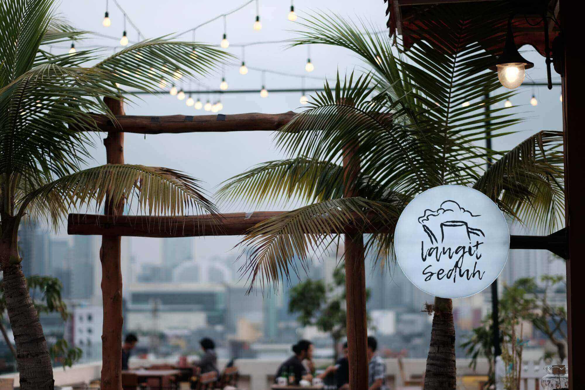 MLDSPOT | Langit Seduh Coffee: Rooftop Kafe Viral di Jakarta Selatan