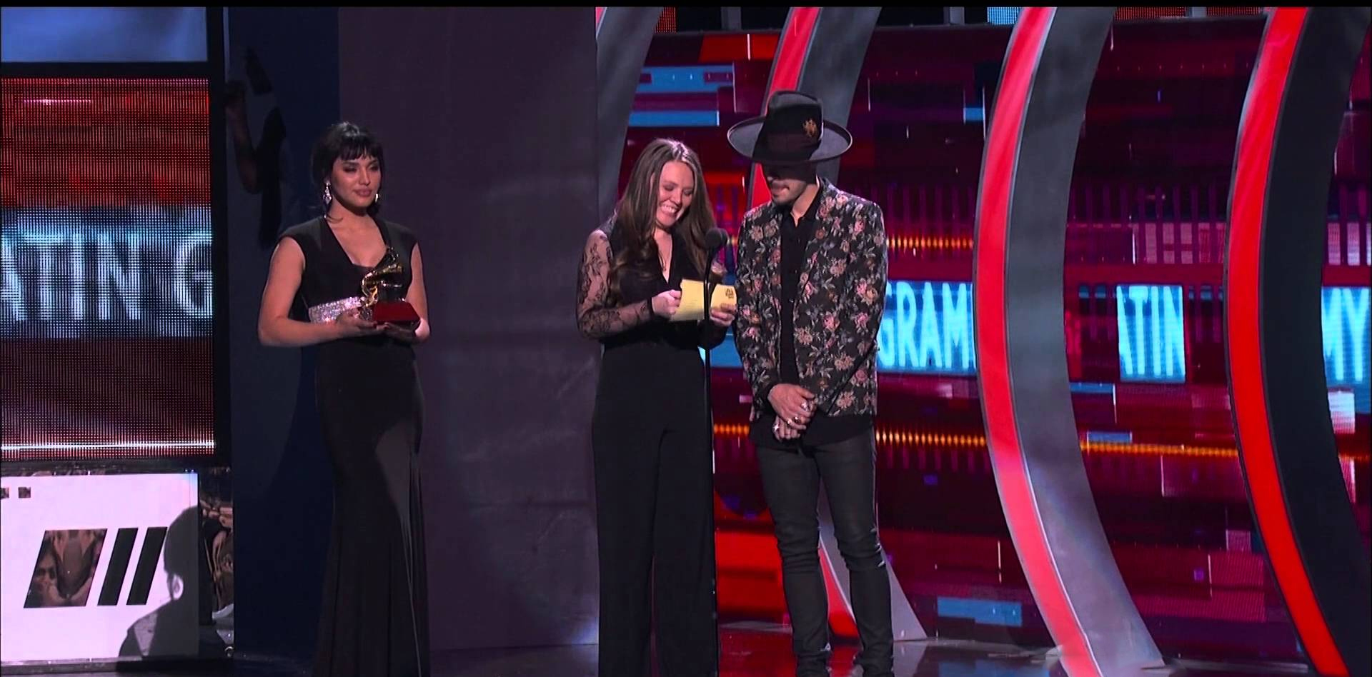 Hal yang Pasti Lo Lewatkan di Latin Grammy ke 17 Kemarin