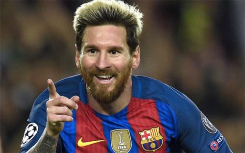 Messi Teken Kontrak di Atas Tisu Toilet