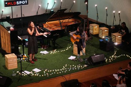 Menutup Rangkaian  Tur di Rumah Sendiri