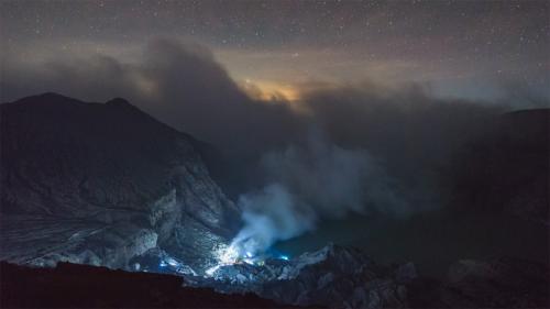 Mendaki 2.443 MDPL Terbayar Dengan Keindahan Blue Fire