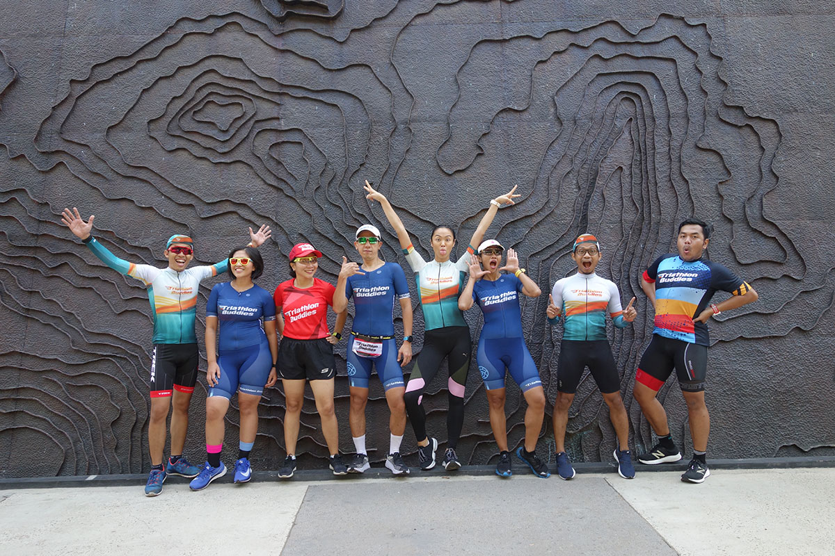 Anggota Triathlon Buddies berfoto usai latihan