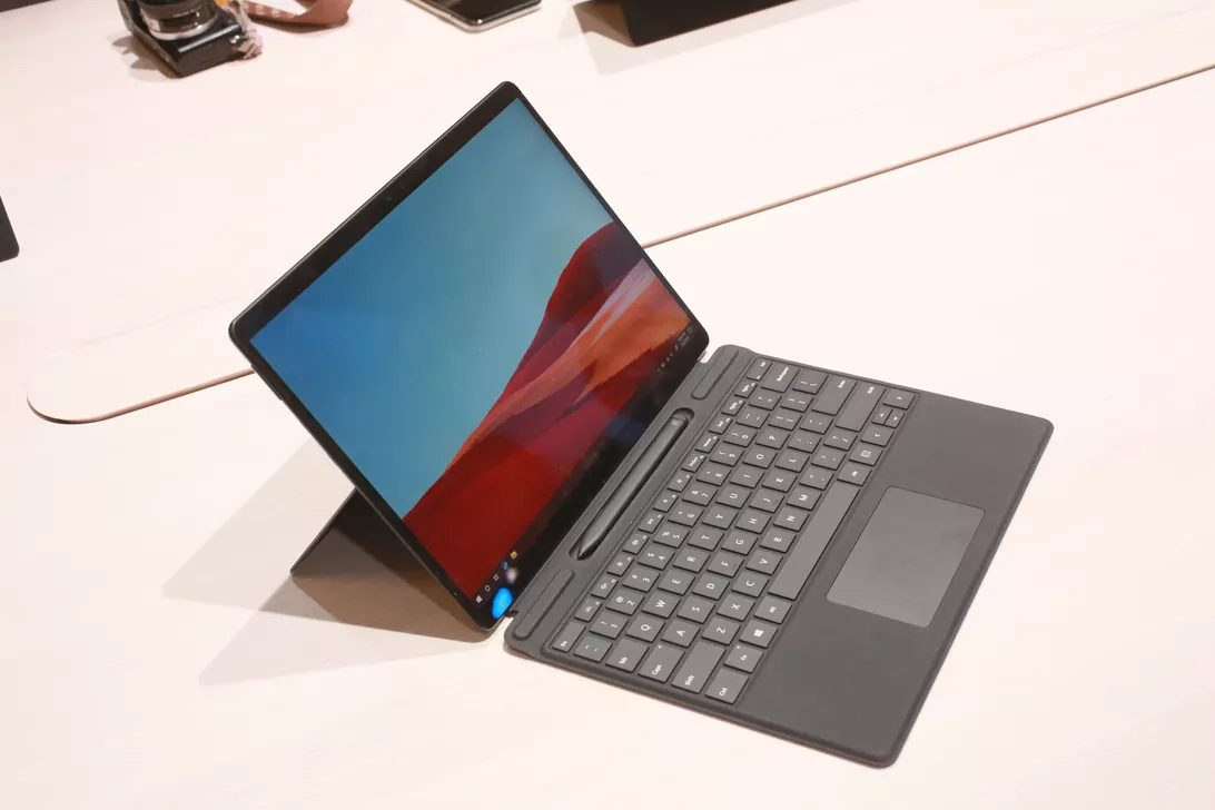 Microsoft Surface Pro X vs. Samsung Galaxy Book S, Pilih yang Mana?