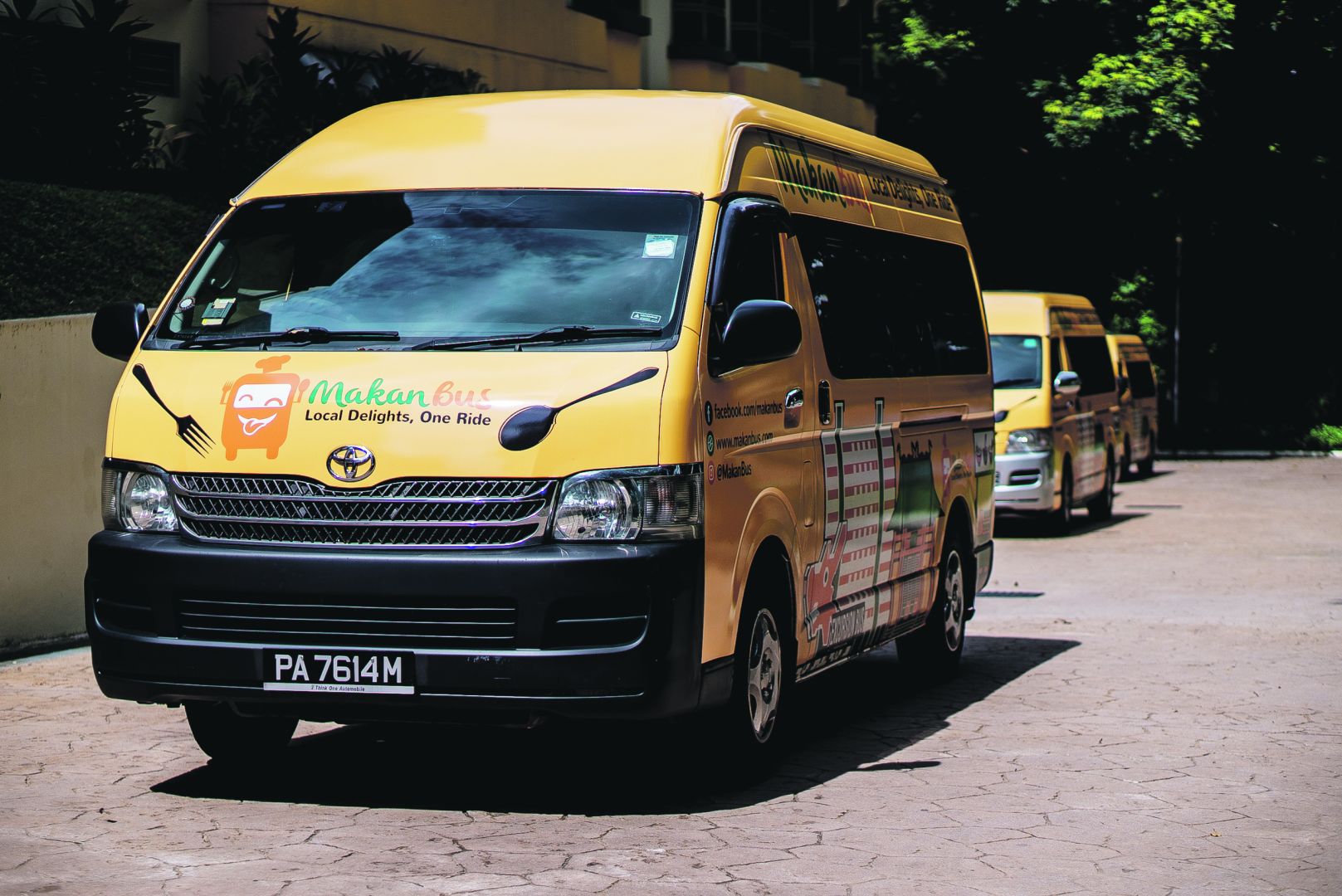 MLDSPOT  Icip Beragam Kuliner Singapura dengan Naik “Makan Bus”