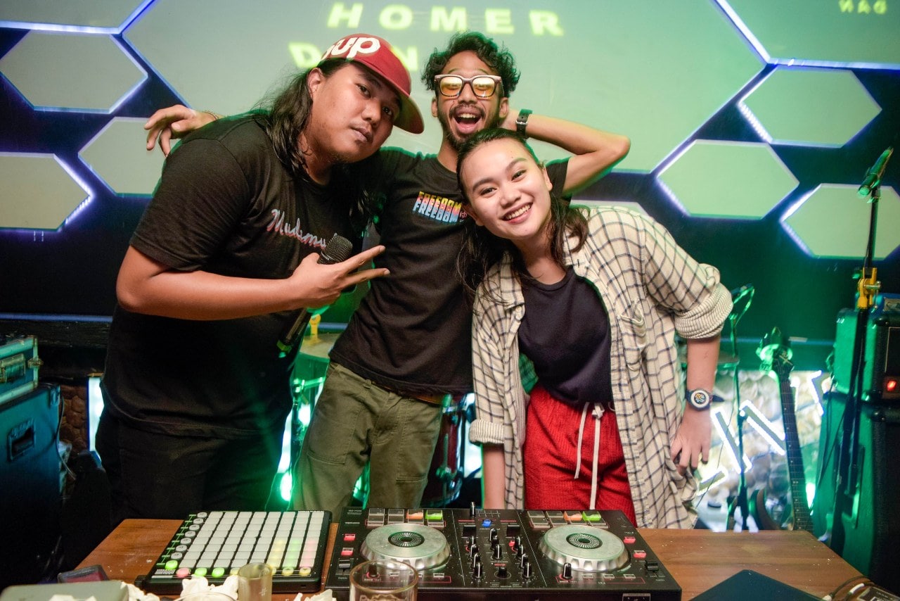 Mudamudi membawakan kembali lagu-lagu oldies atas kecintaan pada lagu-lagu lama