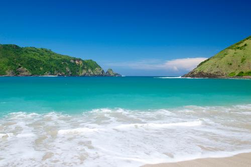 Menyepi di Pantai Mawun, Surga Tersembunyi Pulau Lombok
