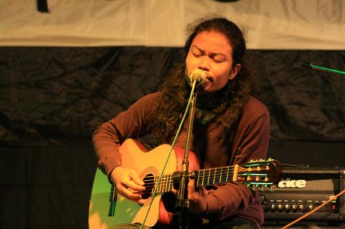 Vokalis Payung Teduh Is Mundur