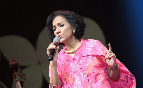 Rien Djamain, Suara Emas di Usia Senja