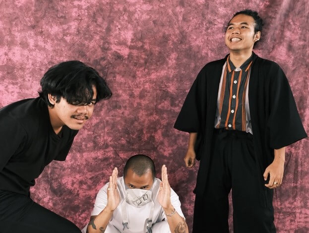 ‘Garatuba’ adalah satu single dari rangkaian album kedua mereka yang akan dirilis di bawah naungan La Munai Records