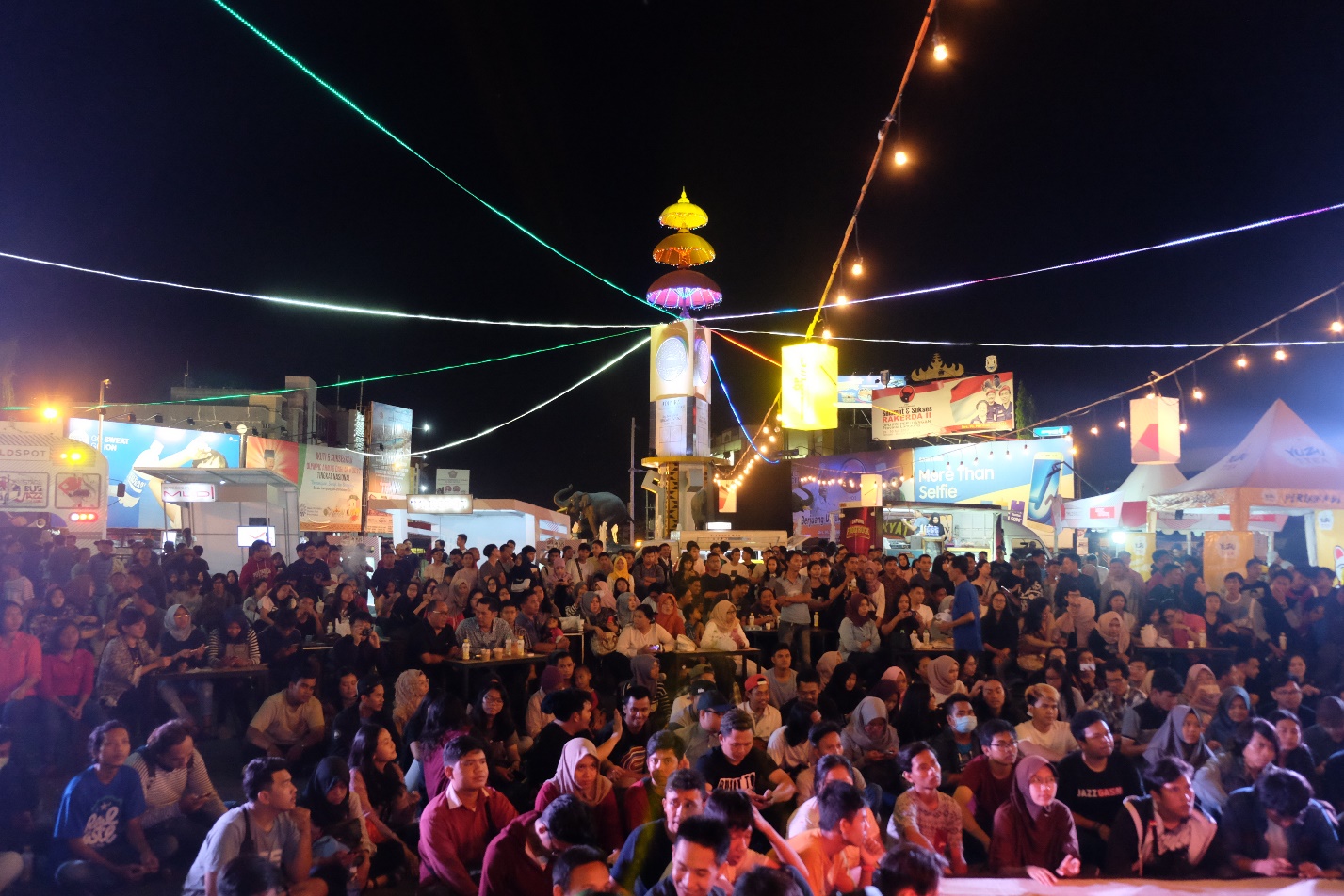 Berada Di Tengah Jalan, Spot Terakhir Stage Bus Jazz Tour 2017 menjadi Pusat Perhatian