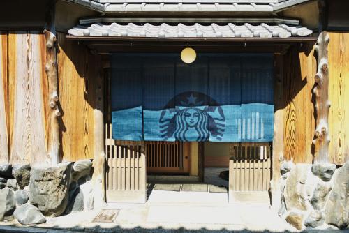 Nuansa Tradisional Jepang di Gerai Starbucks Kyoto