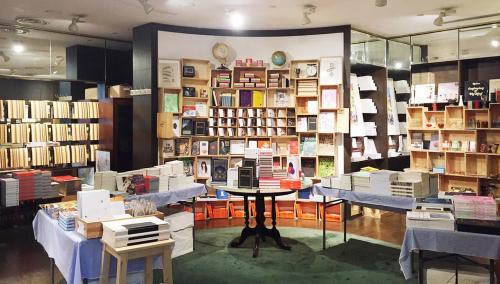 4 Tempat yang Harus Lo Kunjungi Bagi Para Bookworm Ketika Di Singapura