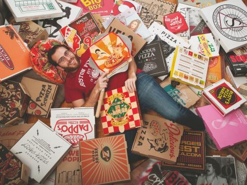 Perkenalkan, Inilah Fans Pizza Paling Gila di Dunia