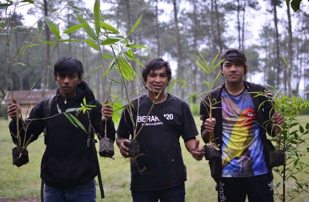 Kampanye #MenanamMelawanKepunahan di Barunaragi, Nyawang, Bandung Utara