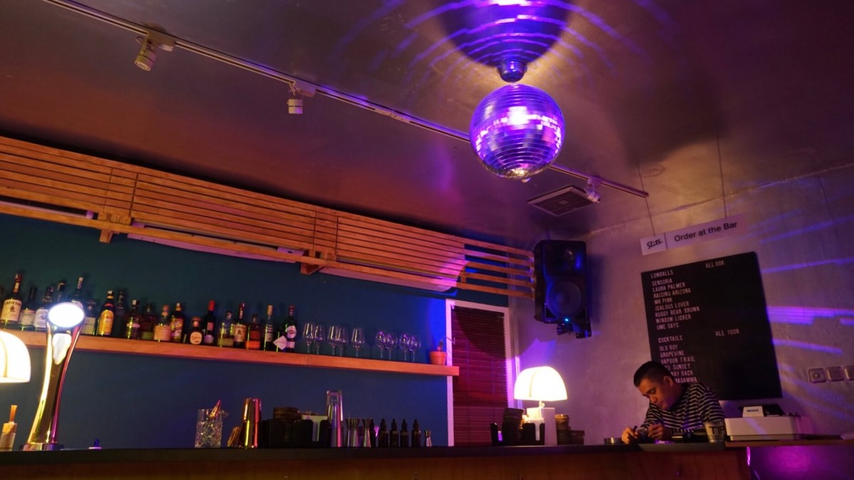 Rancangan ruang menyerupai suasana sebuah Izakaya di Jepang