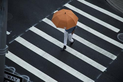Smart Umbrella Ini Bisa Prediksi Cuaca dan Jadi GPS