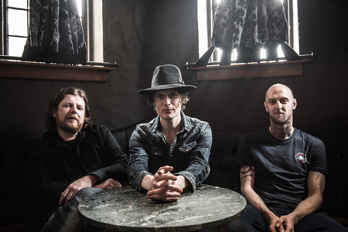 Dari Glasgow, The Fratellis Konsisten Menghentakkan Genre Rock
