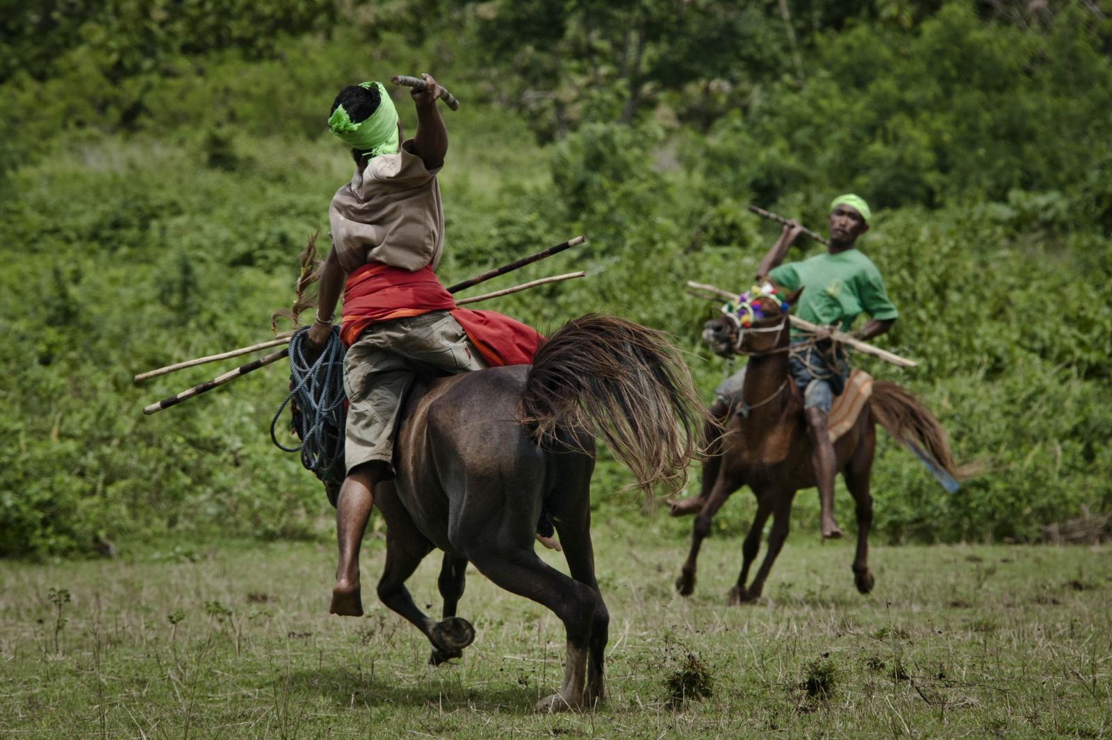 4 Upacara Adat di Indonesia yang Harus Lo Tonton Sebelum Punah