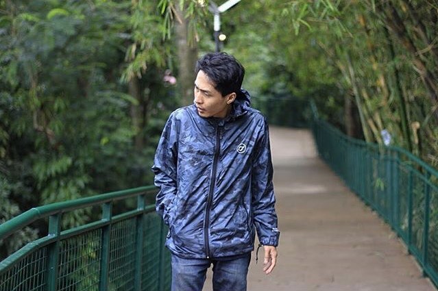 Gaya Stylish dengan Pocket Jacket dan Koleksi Tas Uttara