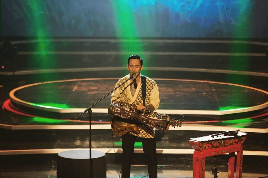 Kolintang dan sape jadi alat musik yang sering digunakan ketika perform