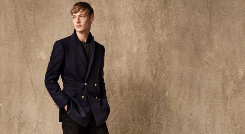 4 Kesalahan Cara Berpakaian Ke Kantor yang Harus Lo Hindari