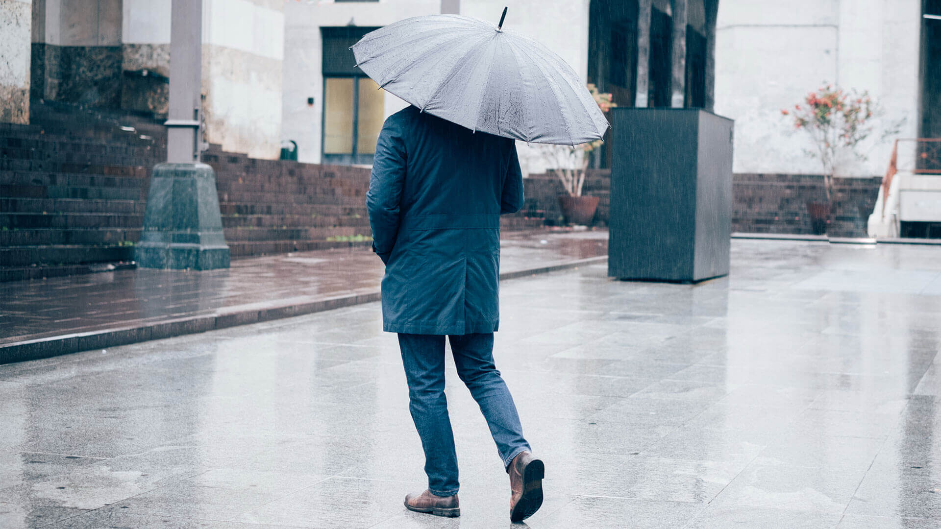 Tips Memilih Outfit di Musim Hujan