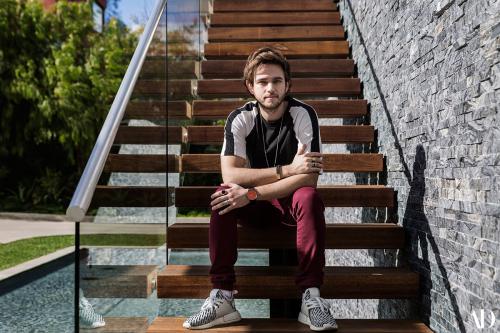 Zedd Bikin Tour di Rumah Mewahnya