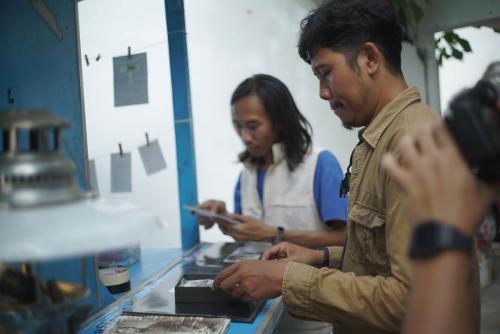 Terjebak Nostalgia Fotografi Analog Bersama Afdruk 56