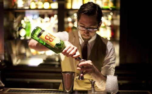 Jangan Lakukan 6 hal ini di bar